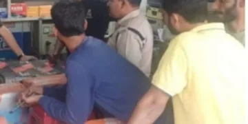 Firing at electronics shop in Adityapur, youth escapes unhurt